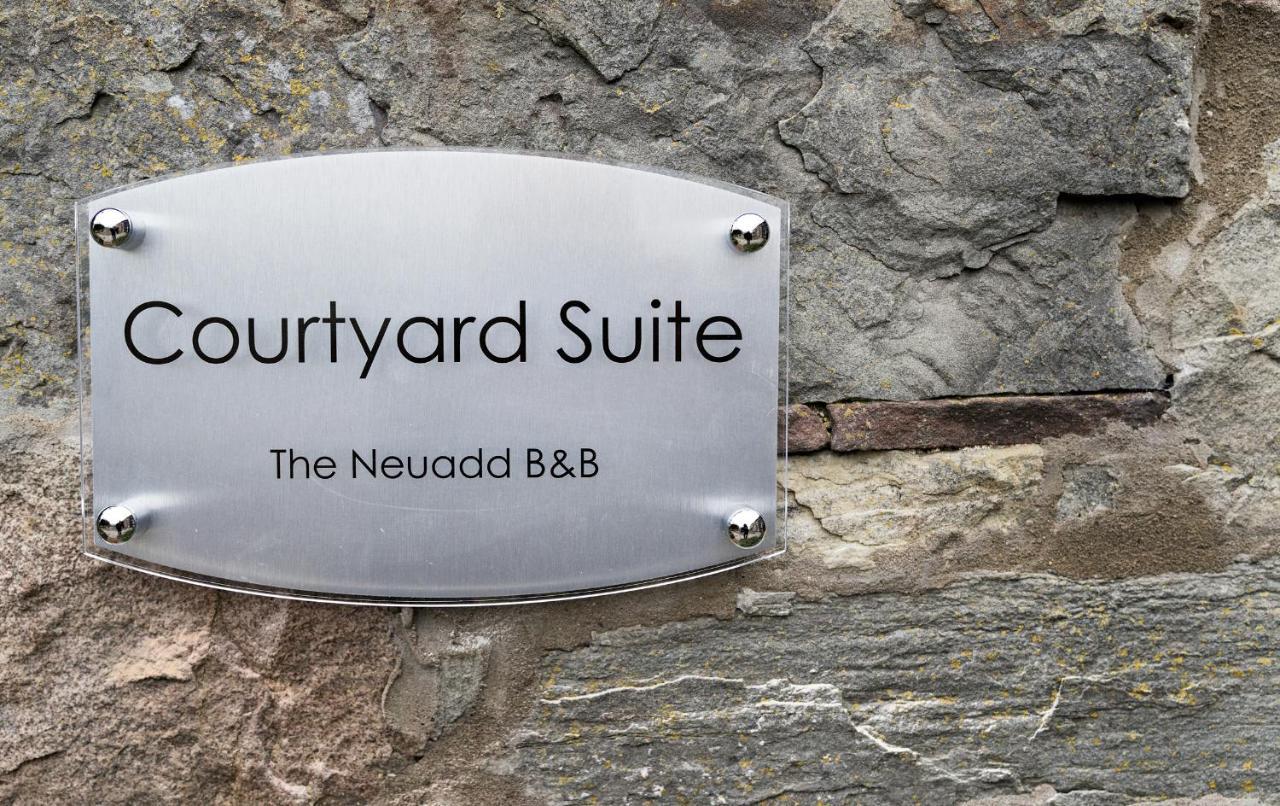 Neuadd B&B Suites Крикхауэлл Экстерьер фото