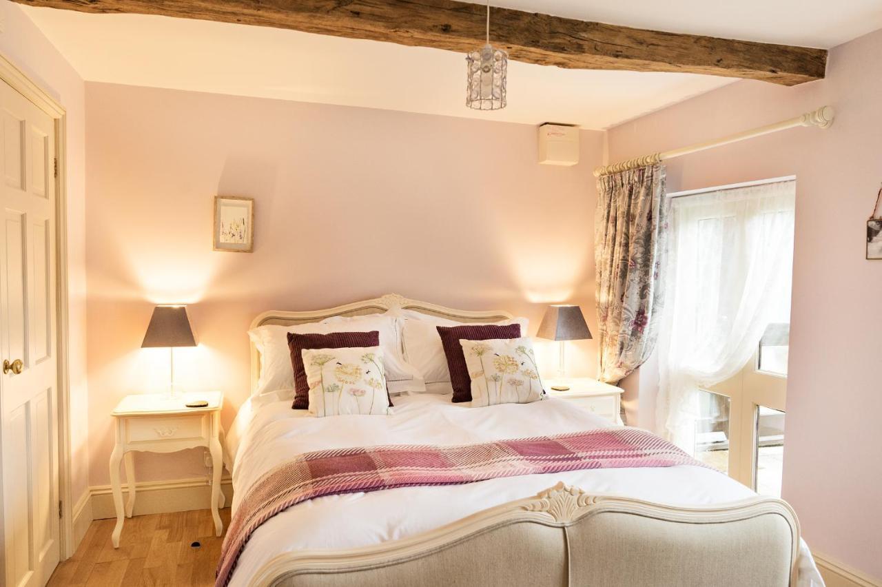 Neuadd B&B Suites Крикхауэлл Экстерьер фото