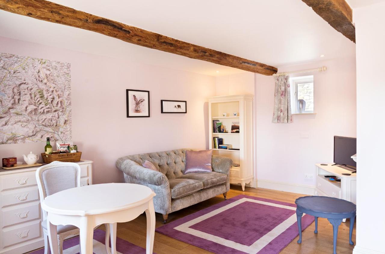 Neuadd B&B Suites Крикхауэлл Экстерьер фото