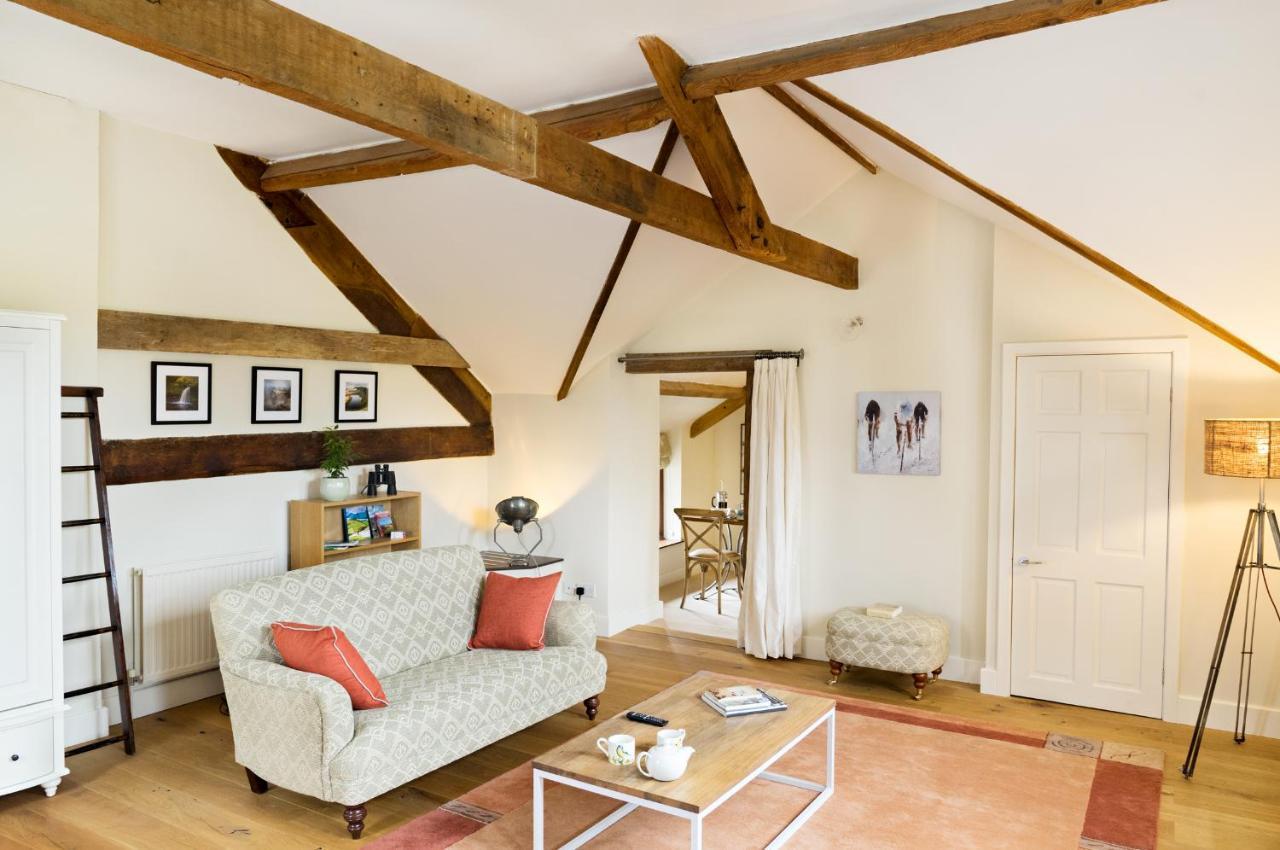 Neuadd B&B Suites Крикхауэлл Экстерьер фото