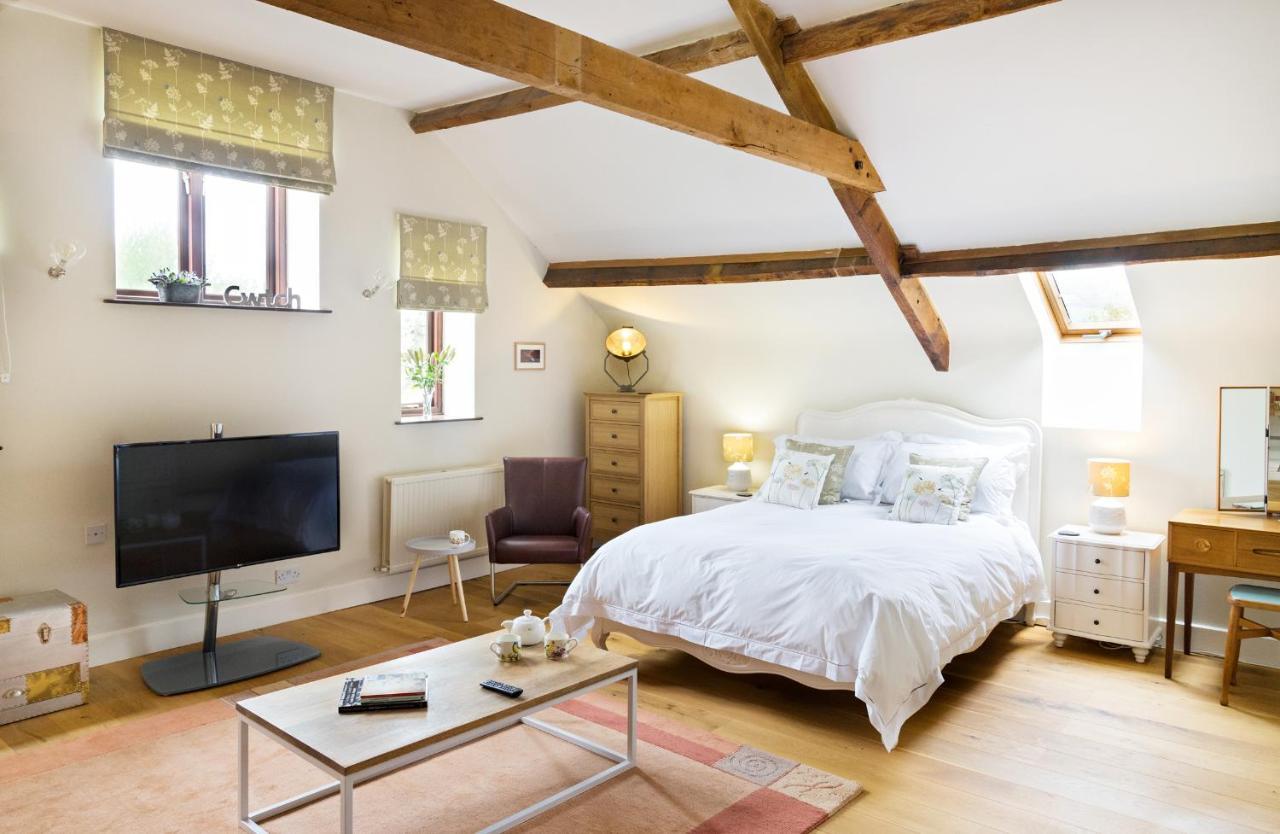 Neuadd B&B Suites Крикхауэлл Экстерьер фото
